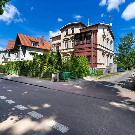 Apartment Luxurious With Parking And Garden Near The Sea In By Renters Prestige Sopot