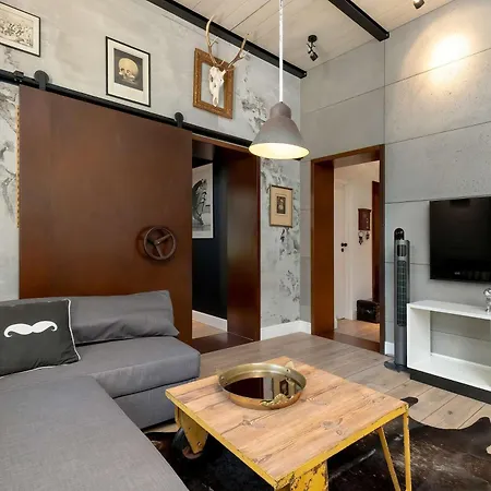 Luxurious With Parking And Garden Near The Sea In By Renters Prestige Apartment *