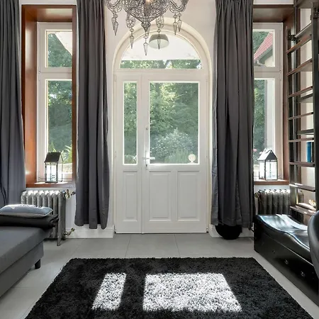 Luxurious With Parking And Garden Near The Sea In By Renters Prestige