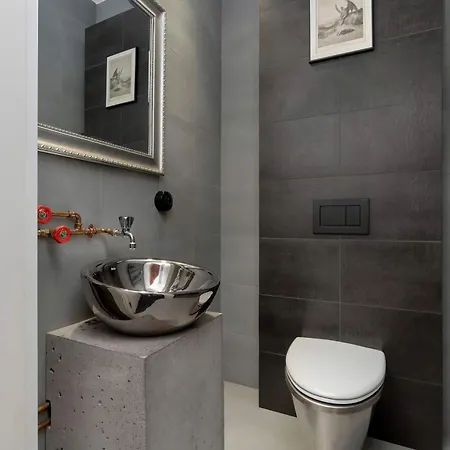 Lägenhet Luxurious With Parking And Garden Near The Sea In By Renters Prestige