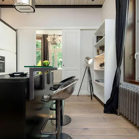 Luxurious With Parking And Garden Near The Sea In By Renters Prestige *