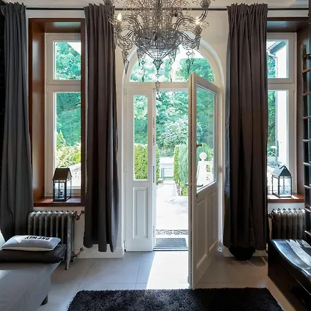 Luxurious With Parking And Garden Near The Sea In By Renters Prestige