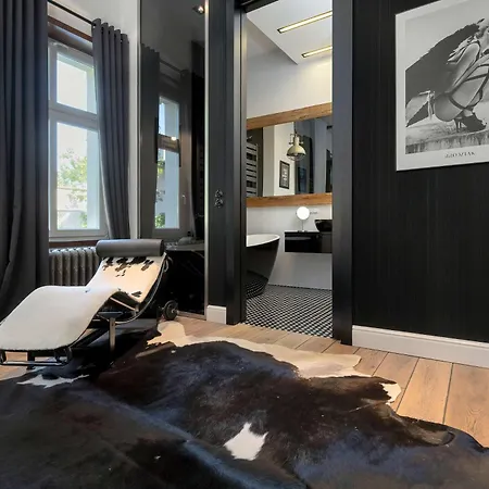 Lägenhet Luxurious With Parking And Garden Near The Sea In By Renters Prestige *