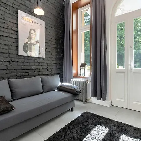 Luxurious With Parking And Garden Near The Sea In By Renters Prestige Sopoty