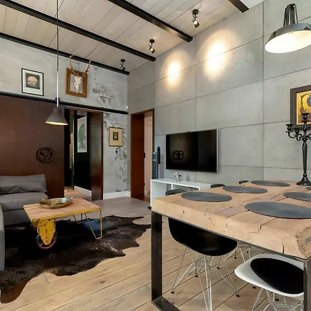 Luxurious With Parking And Garden Near The Sea In By Renters Prestige Lägenhet