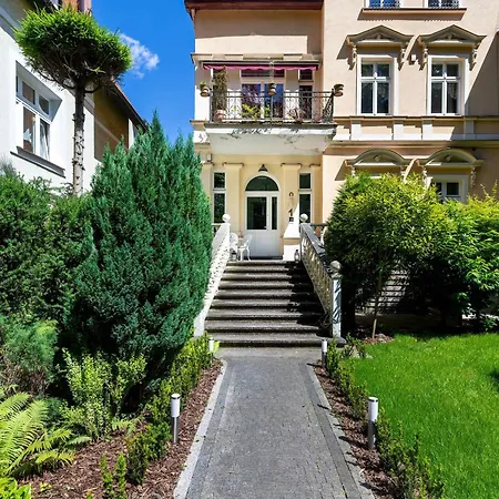 アパート Luxurious With Parking And Garden Near The Sea In By Renters Prestige