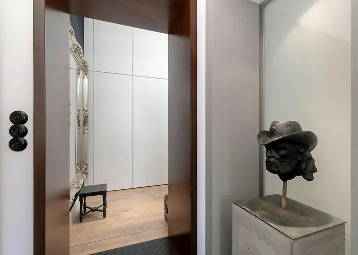 Luxurious With Parking And Garden Near The Sea In By Renters Prestige アパート *