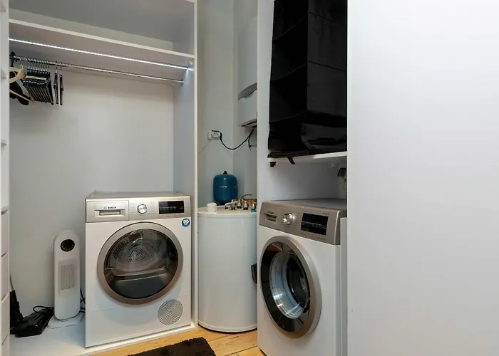 Luxurious With Parking And Garden Near The Sea In By Renters Prestige Apartamento