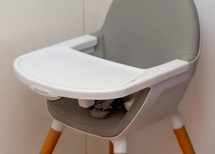 Luxurious With Parking And Garden Near The Sea In By Renters Prestige アパート *