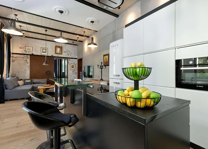 Luxurious With Parking And Garden Near The Sea In By Renters Prestige