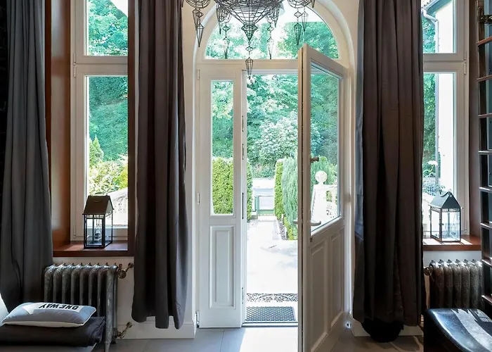 Luxurious With Parking And Garden Near The Sea In By Renters Prestige