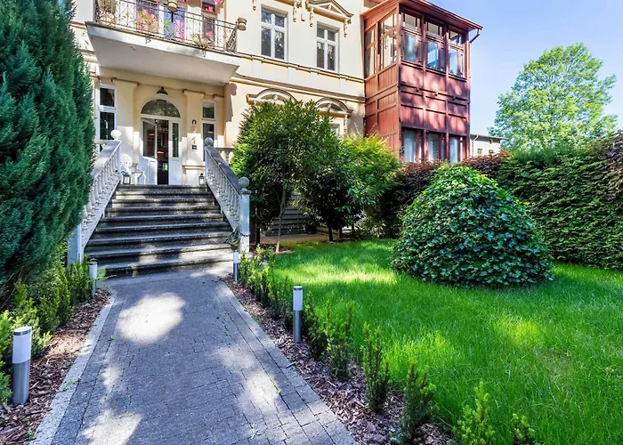 Apartamento Luxurious With Parking And Garden Near The Sea In By Renters Prestige *