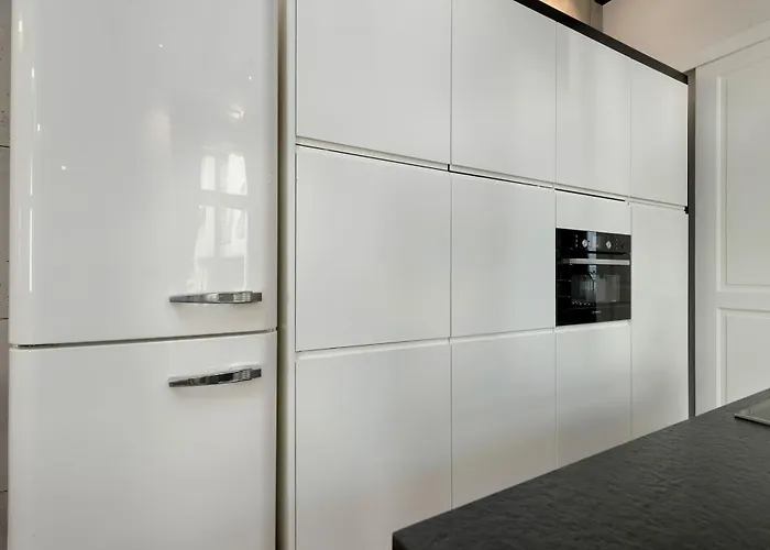 Luxurious With Parking And Garden Near The Sea In By Renters Prestige