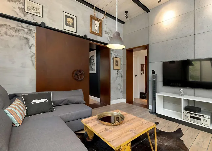 Luxurious With Parking And Garden Near The Sea In By Renters Prestige Apartamento *