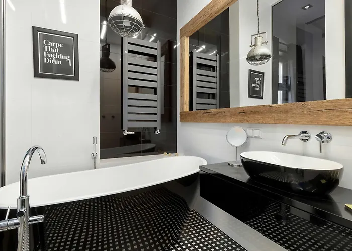 Luxurious With Parking And Garden Near The Sea In By Renters Prestige *