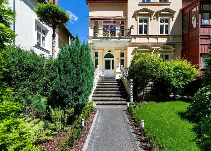 Apartamento Luxurious With Parking And Garden Near The Sea In By Renters Prestige